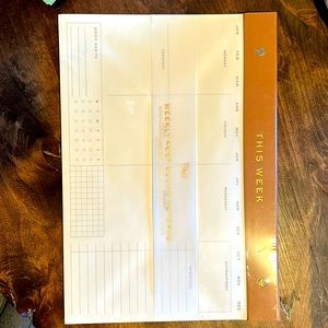 Weekly desk calendar